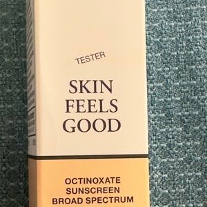 Skin Feels Good Shade 009 Milky Peach
New, unused, package marked as tester